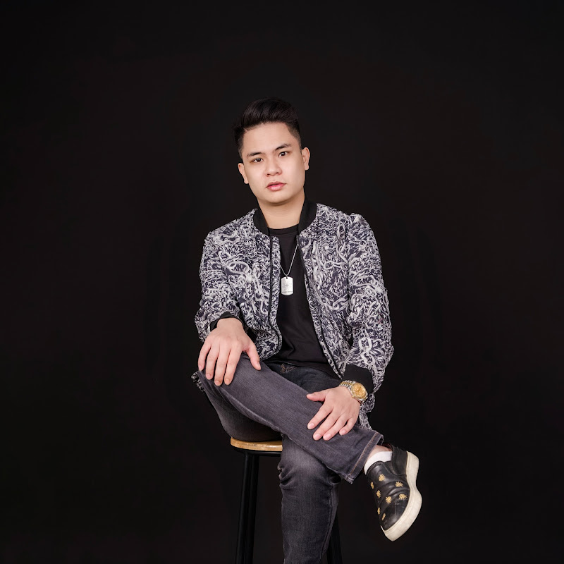 Trí Hiếu Official